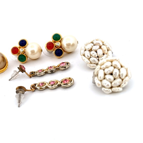 A bundle of 4 pairs of estate sale find vintage earrings - Picture 3 of 8